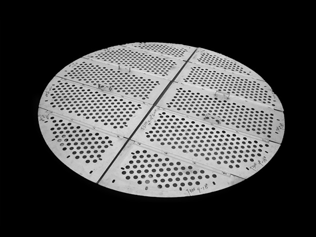 含帽型分離器篩板式高速塔水力學性能研究