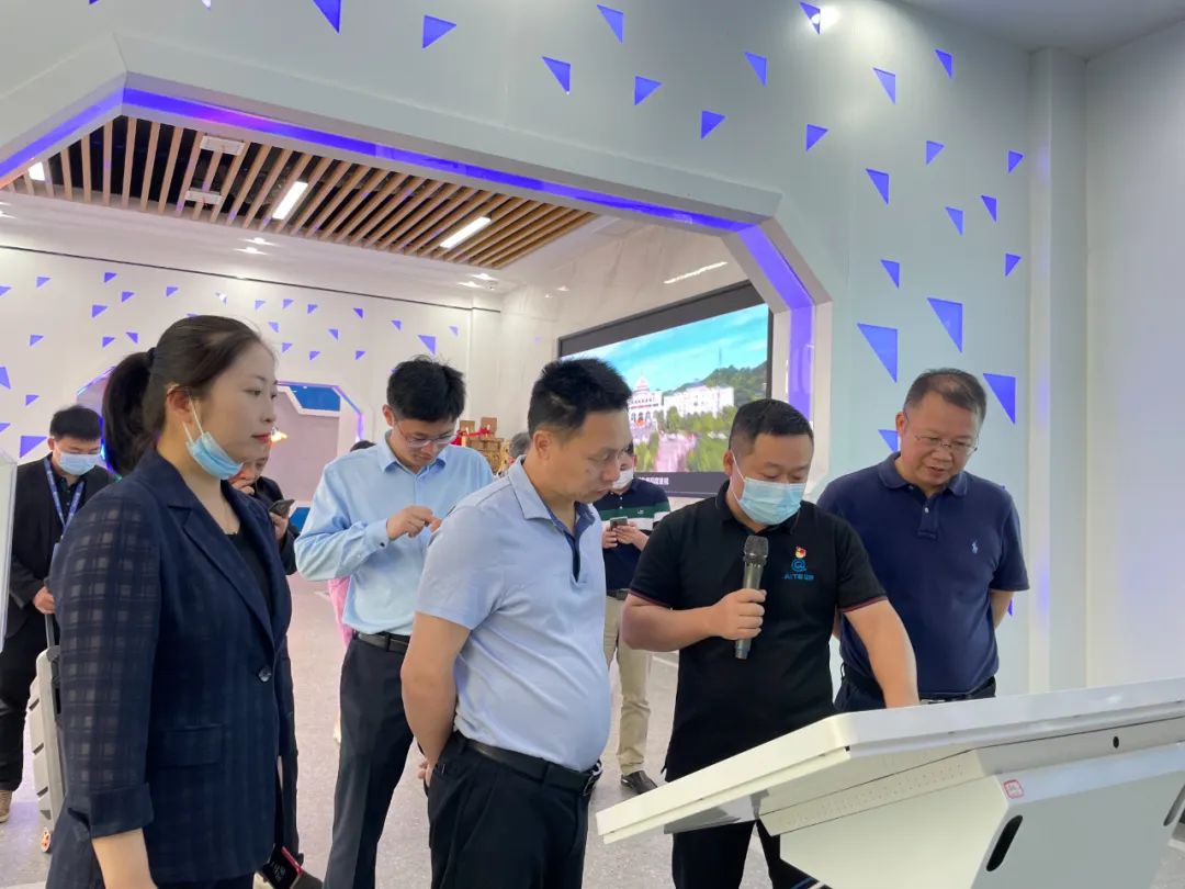 1653096189541676.jpg 51905.jpg