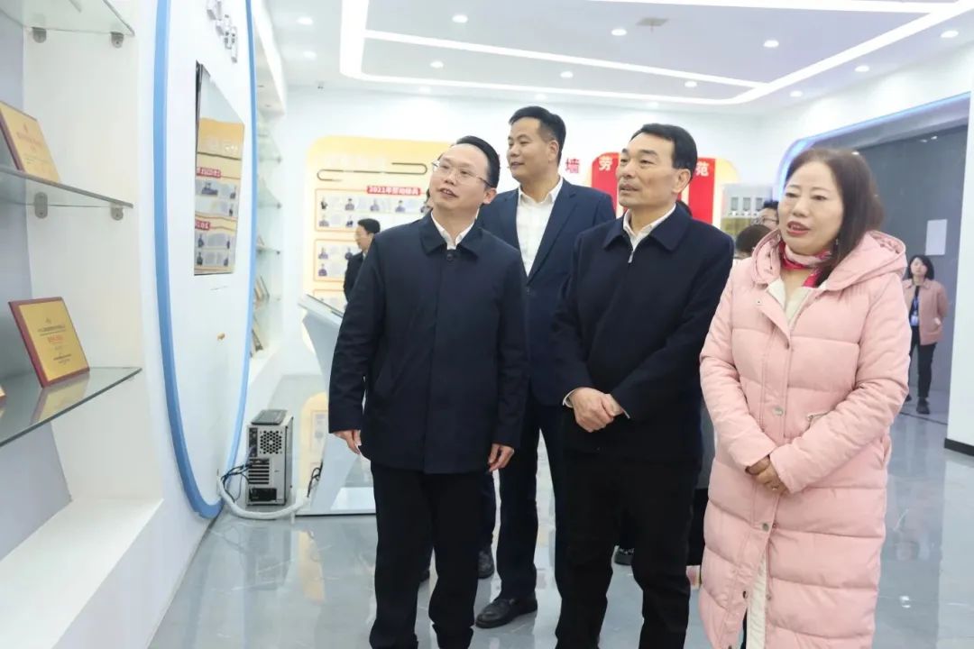 熊運浪在調研安源工業園在江西艾特傳質科技有限公司考察